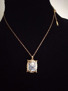Gold Frame Flower Pendant Necklace - White and Gold